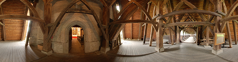 Kočí - vstup do kostela