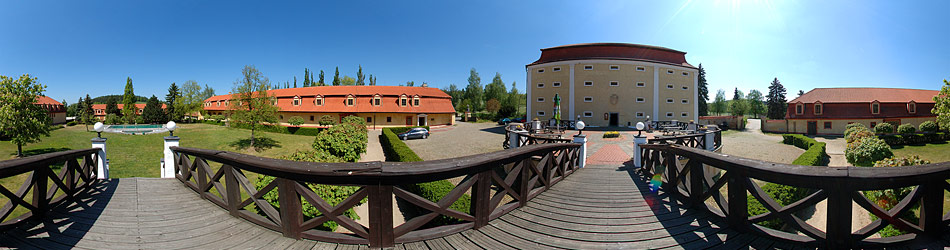 Pecínov - hotel Dvůr Pecínov